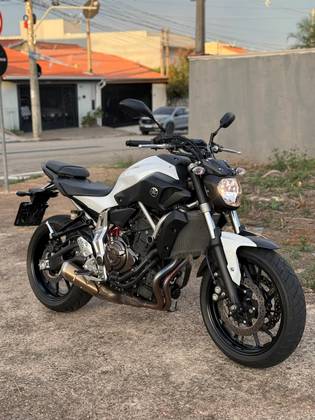 YAMAHA MT-07 